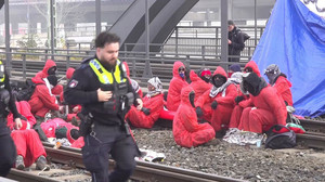 Aktivisten blockieren Hamburger Hafen – Protest gegen Waffenexporte nach Israel