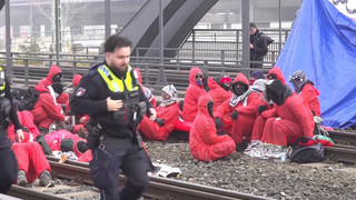 Aktivisten blockieren Hamburger Hafen – Protest gegen Waffenexporte nach Israel
