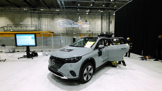 Einzigartige Partnerschaft - Mercedes-Benz und europäische Feuerwehren trainieren gemeinsam