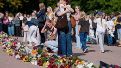 Hunderte versammeln sich in Oslo für Norwegens König Harald V