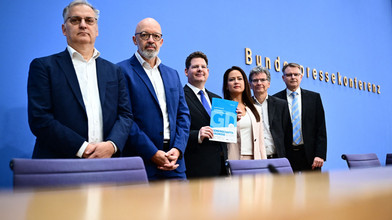 Wachstum auf Pump: Wirtschaft nimmt vorerst Fahrt auf