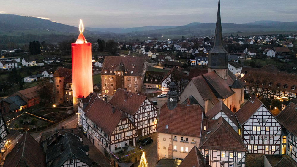 Die «größte Kerze der Welt» leuchtet über Schlitz