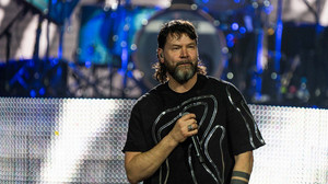 Rea Garvey rockt die Frankfurter Festhalle - Workout auf der Bühne