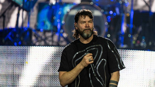 Rea Garvey rockt die Frankfurter Festhalle - Workout auf der Bühne