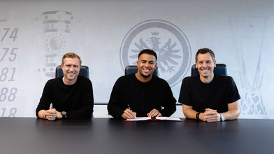 Noah Atubolu unterschreibt Vertrag bei Eintracht Frankfurt