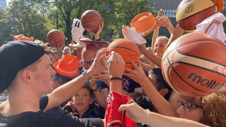 Jetzt wird gefeiert: 1.000 Fans bei Basketball-WM-Helden in Frankfurt