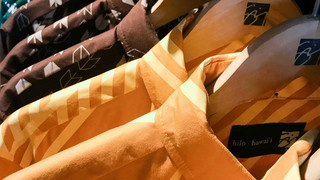 Ein Tankstellenräuber im Hawaiihemd hat in Dreieich Bargeld erbeutet