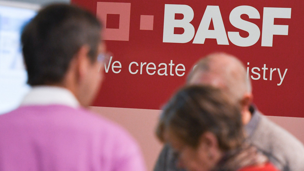 Die BASF betreibt neben dem großen Stammwerk in Ludwigshafen zum Beispiel auch ein Werk im südhessischen Lampertheim 