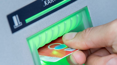 Beklaut beim Geldabheben: Polizei warnt vor fieser Masche