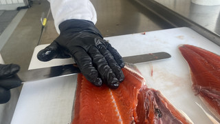 Fünf Freunde starten durch: Lachsräucherei in Riedstadt voller Erfolg