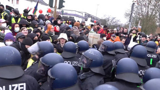 Wasserwerfer & Rangeleien: Bilanz zu Demos gegen AfD-Jugend in Gießen