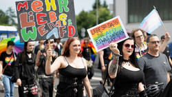 Schwarz statt bunt CSD Schlüchtern zeigt Stärke