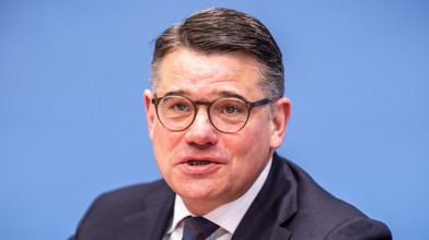 Ministerpräsident Boris Rhein sieht AfD Prüfung skeptisch
