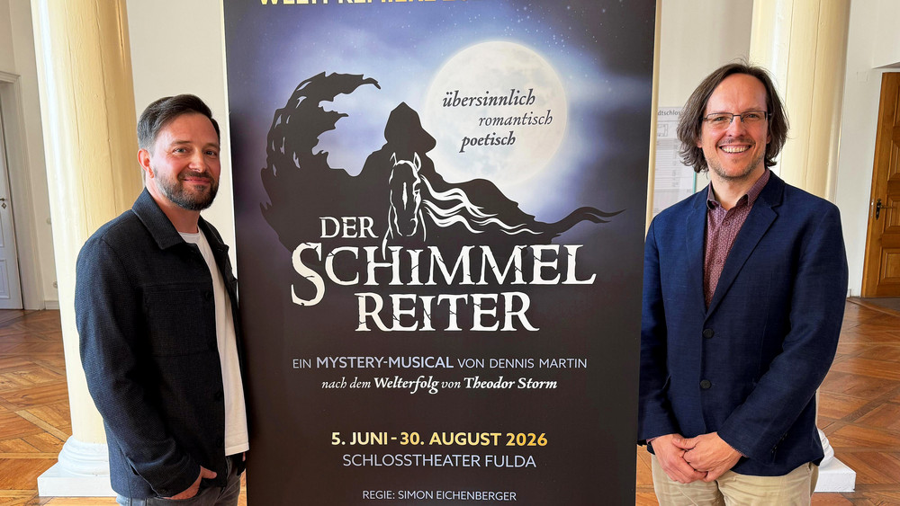 Dennis Martin (links) und Peter Scholz von der Produktionsfirma spotlight musicals suchen Kinderdarsteller für ihr neues Musical “Der Schimmelreiter”. 