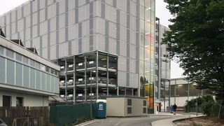 Wiesbaden: Modernes Parkhaus Elsässer Platz eröffnet, 429 E-Ladepunkte
