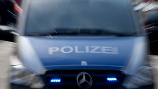 Raubüberfall in Wiesbaden: Mann mit Messer bedroht - Täter flüchtig