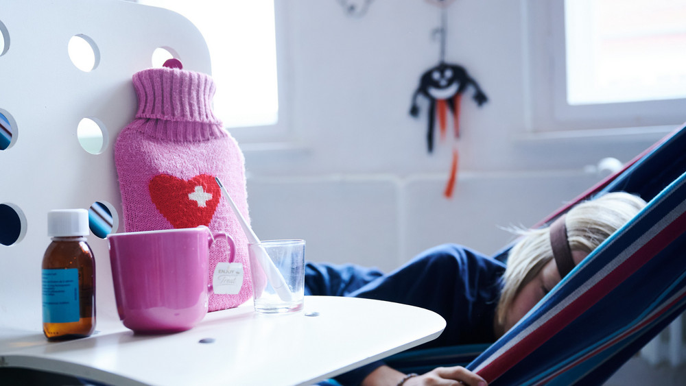 Ungewöhnlich viele Schulkinder in Deutschland leiden aktuell an akuten Atemwegserkrankungen, mit fast jedem sechsten Kind betroffen, laut RKI-Bericht für Ende Januar bis Anfang Februar (Symbolbild).