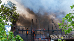 Großeinsatz in Rüsselsheim-Königstädten: Scheune in Flammen