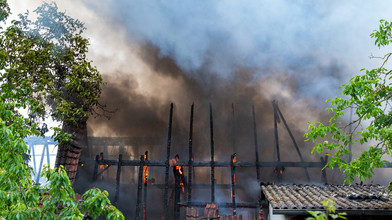 Großeinsatz in Rüsselsheim-Königstädten: Scheune in Flammen