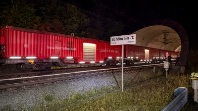 Nothalt von ICE in Tunnel bei Karlstadt weil Tür aufspringt