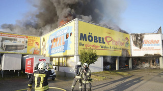 Brannte schon 2024: Wieder Feuer in Bad Hersfelder Möbelhaus