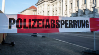 Wiesbaden: Kinderbetreuerin mit Luftgewehr angeschossen