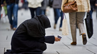Aggressive Bettelbanden in Wiesbaden: Polizei verstärkt Maßnahmen
