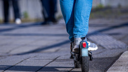 Frankfurt: Mehrere Verletzte nach E-Scooter-Unfällen