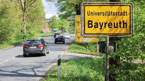 Wasserrohrbruch in Bayreuths Zentrum sorgt für Verkehrschaos