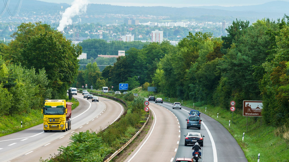 Geplant war, die A643 um zwei weitere Spuren auszubauen (Archivbild).