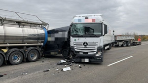 Schwerer Laster-Unfall auf A3 bei Seligenstadt - Stundenlange Sperrung