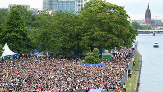 Trotz möglicher Unwetter - Frankfurter EM-Fanzone zunächst geöffnet