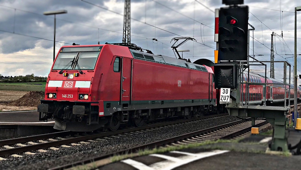Wegen Bauarbeiten ändern sich die Abfahrtszeiten einiger Züge der Linie RE50 (Symbolbild). 