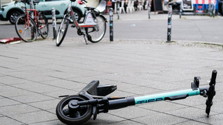 Unfälle mit E-Rollern – Hubig wirbt für erweiterte Haftung