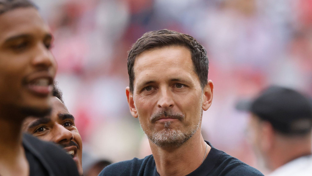Härtetest gegen Fulham: Trainer Toppmöller und die Eintracht.