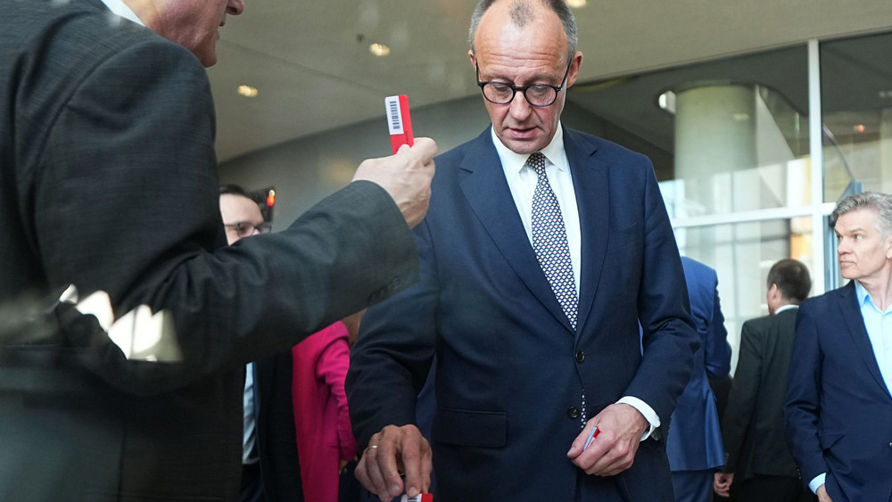 Bundestag - Sondersitzung zur Grundgesetzänderung