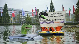 Klimaaktivisten blockieren IAA-Zufahrt in München