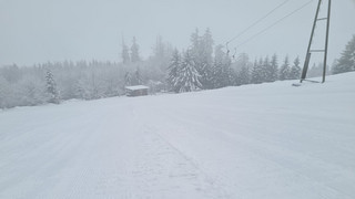 Schnell noch die Piste runter: Lift auf Hoherodskopf läuft