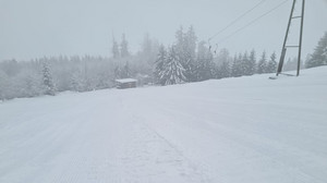 Schnell noch die Piste runter: Lift auf Hoherodskopf läuft