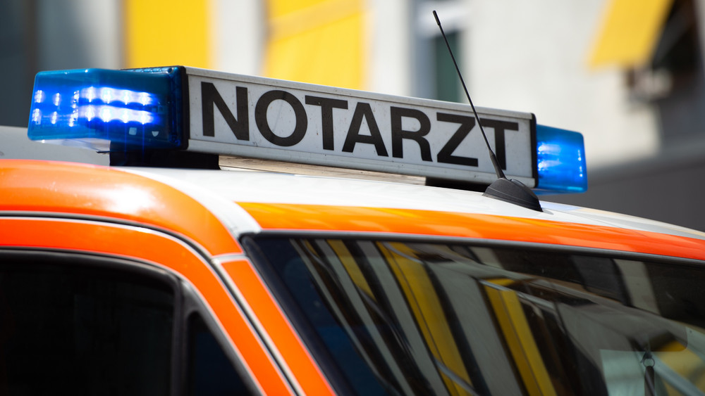 Bei einem Unfall auf der A5 bei Gemünden/Felda wurden drei Menschen verletzt (Symbolbild Notarzt). 