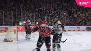 Yannick Veilleux mit Frust-Foul in der Schlussphase gegen Kölns Juhani Tyrväinen