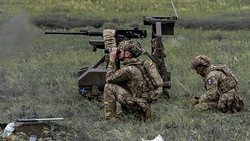 35.000 Quadratmeter gegen Putins Drohnen: Warschaus geheime Tarnnetz-Werkstatt