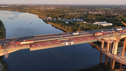 Brücke über Nord-Ostsee-Kanal: Brückenschluss in der Nacht