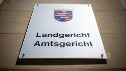 Prozess in Frankfurt: Lebenslang für Narkosearzt gefordert