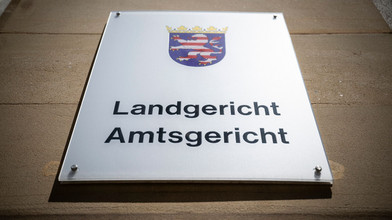 Prozess in Frankfurt: Lebenslang für Narkosearzt gefordert