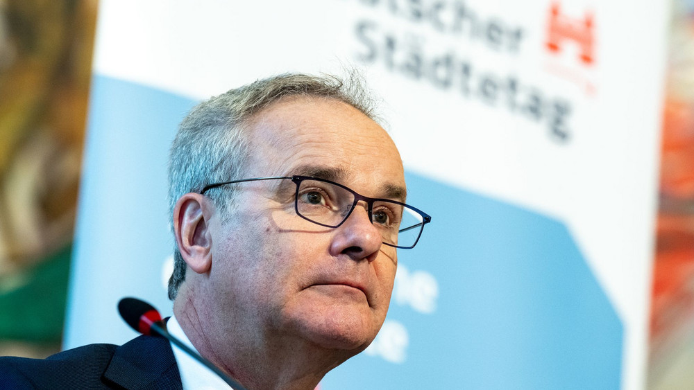 Helmut Dedy vom Deutschen Städtetag sieht Paketautomaten grundsätzlich positiv.