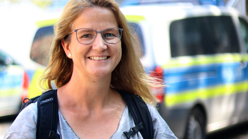 Kriminalhauptkommissarin Sandra Köhler. Sie will bei einer rund 400 Kilometer langen Wanderung durch Hessen Spenden für den Wiederaufbau nach der Flutkatastrophe im Ahrtal sammeln.