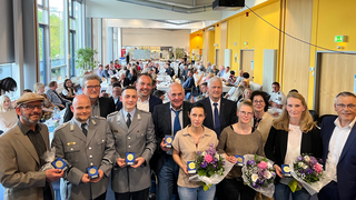 10 Frauen und Männer in Kassel mit Polizeimedaille ausgezeichnet