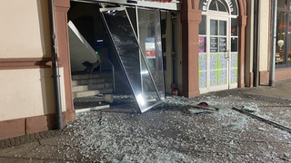 Frankfurt: Geldautomatensprenger wegen versuchten Mordes angeklagt