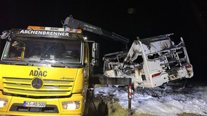 Feuerwehr in Zierenberg im Dauereinsatz: Wohnmobil ständig in Flammen